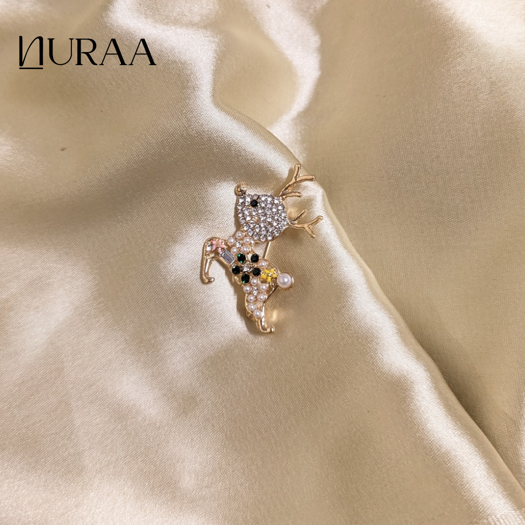Sparkling Reindeer Brooch - Image 4